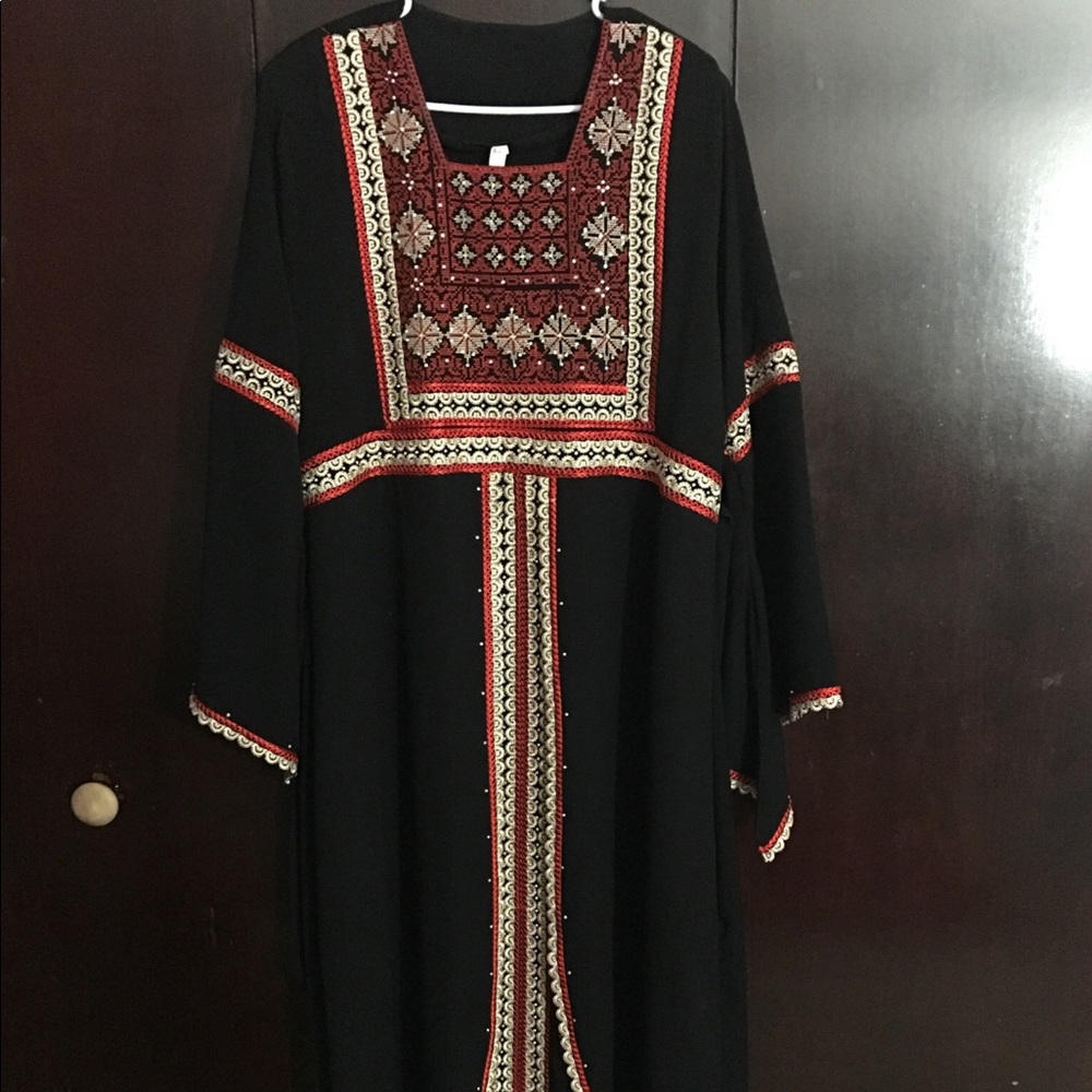 Middle eastern dress/Abaya.